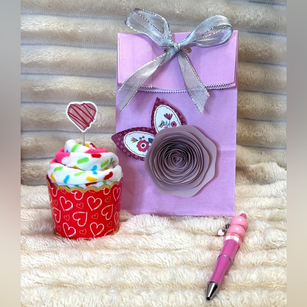 Hand Crafted Gift Set With Cupcake Socks & Beaded Pen - Picture 1 of 10
